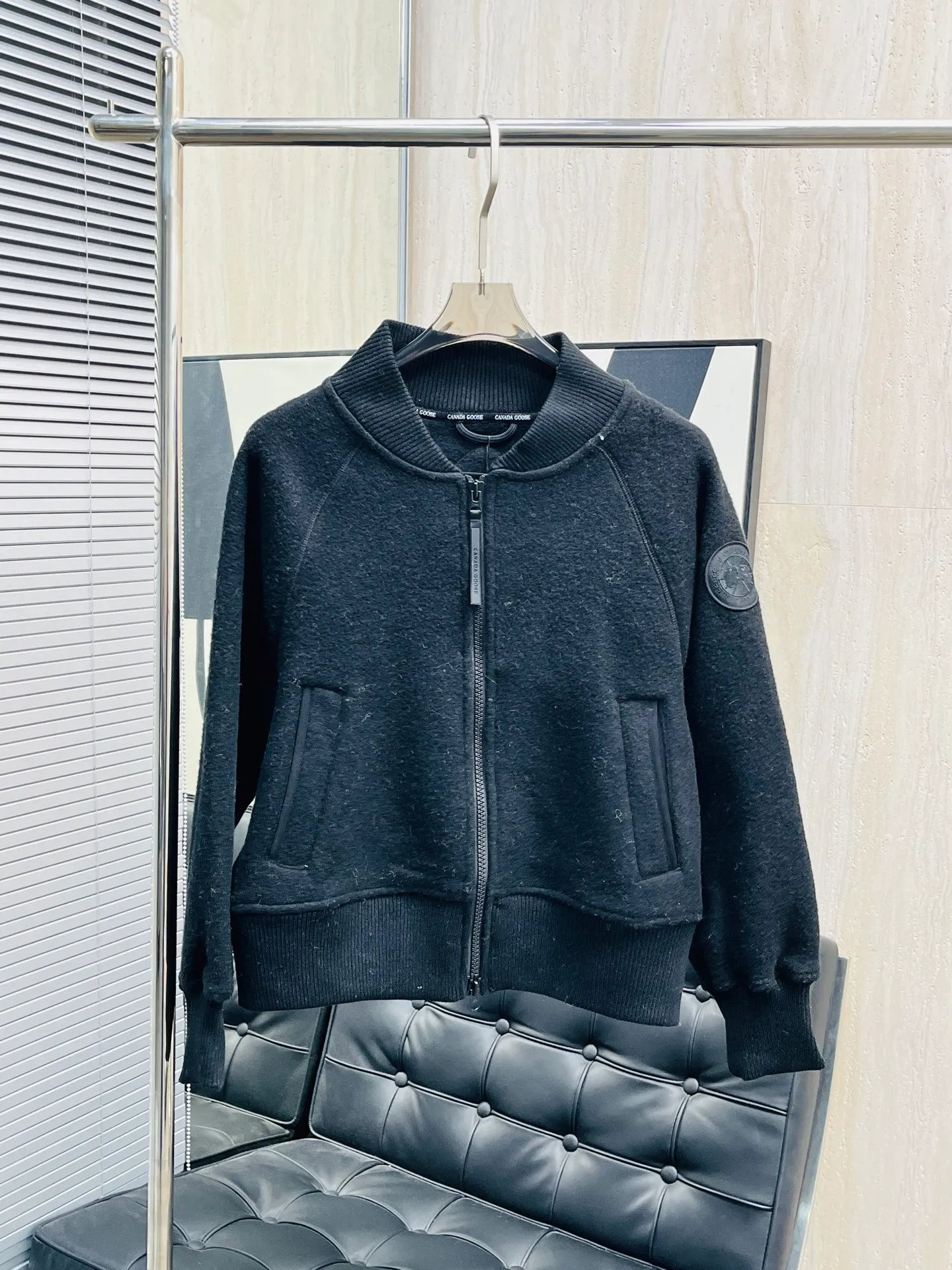 Black detail P590